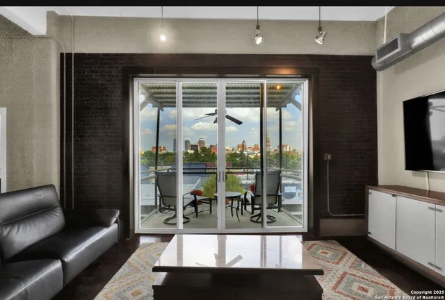 $575,000 | 831 South Flores Street, Unit 24072409, San Antonio, TX 78204