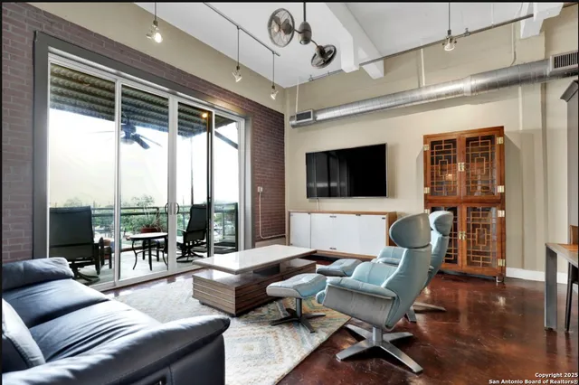 $575,000 | 831 South Flores Street, Unit 24072409, San Antonio, TX 78204