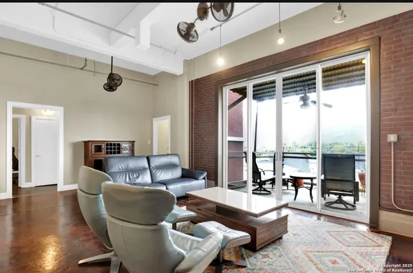 $550,000 | 831 South Flores Street, Unit 24072409, San Antonio, TX 78204