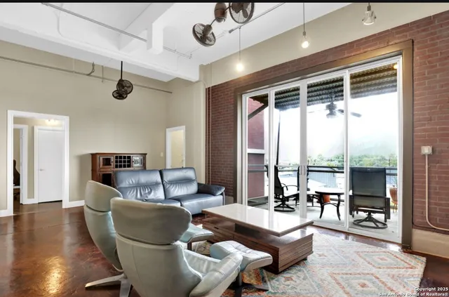 $575,000 | 831 South Flores Street, Unit 24072409, San Antonio, TX 78204