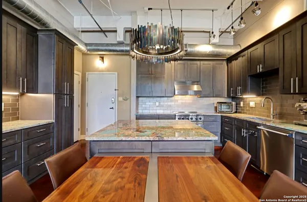 $550,000 | 831 South Flores Street, Unit 24072409, San Antonio, TX 78204