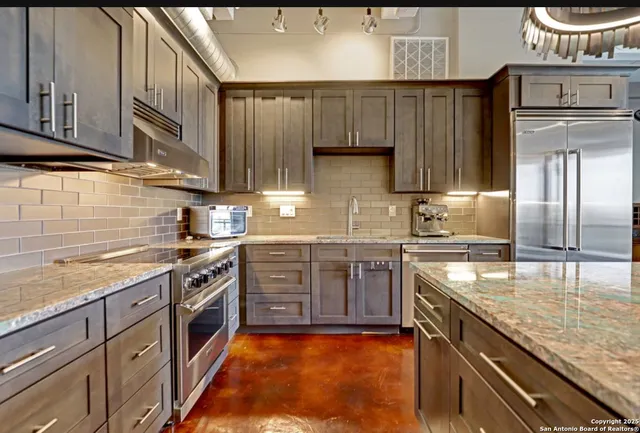 $575,000 | 831 South Flores Street, Unit 24072409, San Antonio, TX 78204