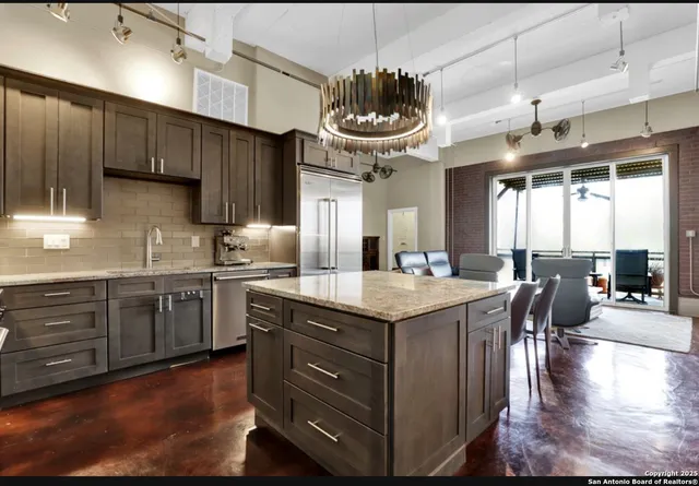 $575,000 | 831 South Flores Street, Unit 24072409, San Antonio, TX 78204