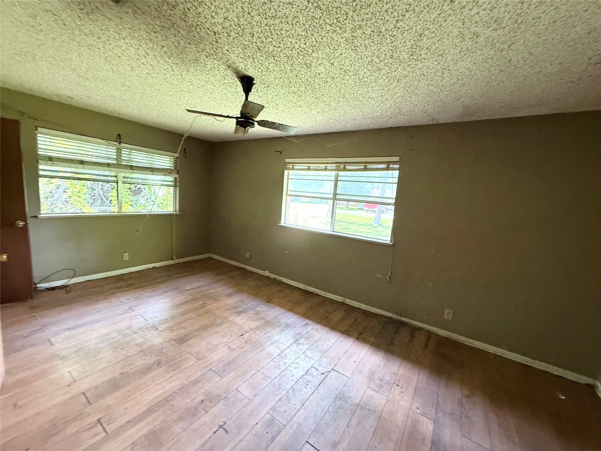 409 County Road 243 Angleton, TX 77515 - Photo 2 of 7 Primary with ensuite half-bath