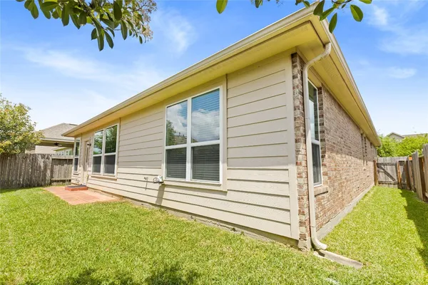 $299,000 | 611 Orchid Hill Drive East, Conroe, TX 77301