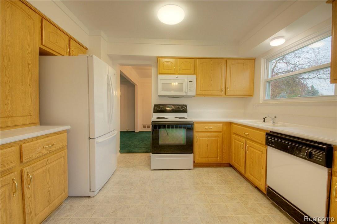 44223 Webster Road Canton, MI 48187 - Photo 15 of 41 14 Kitchen.jpg