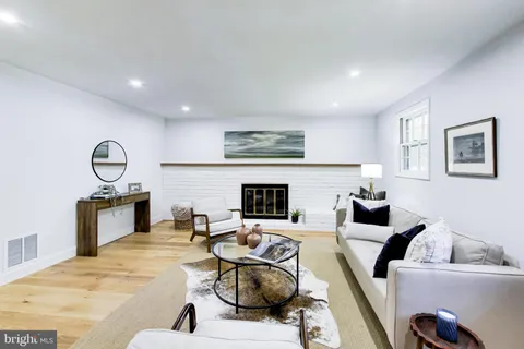 $1,095,000 | 11832 Enid Drive, Potomac, MD 20854