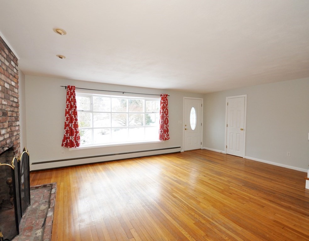 21 Woodridge Road Maynard, MA 01754 - Photo 3 of 33 Gallery Image 3