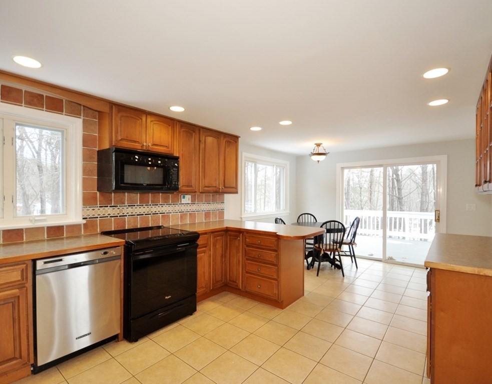 21 Woodridge Road Maynard, MA 01754 - Photo 8 of 33 Gallery Image 8