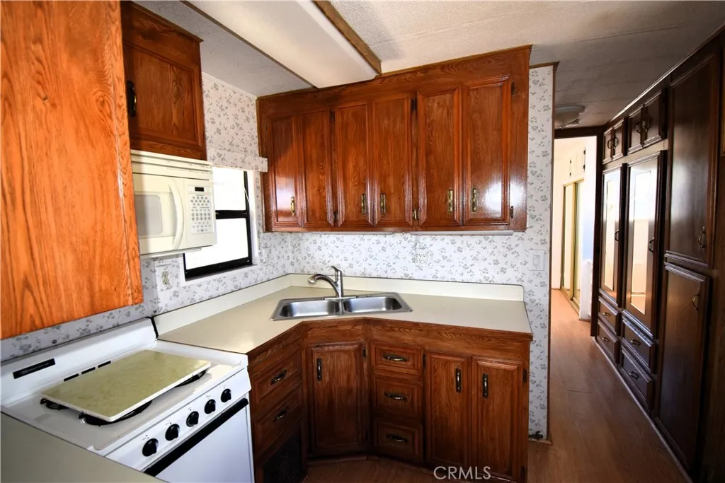 11250 Barstow Road, Unit 18 Lucerne Valley, CA 92356 - Photo 15 of 22