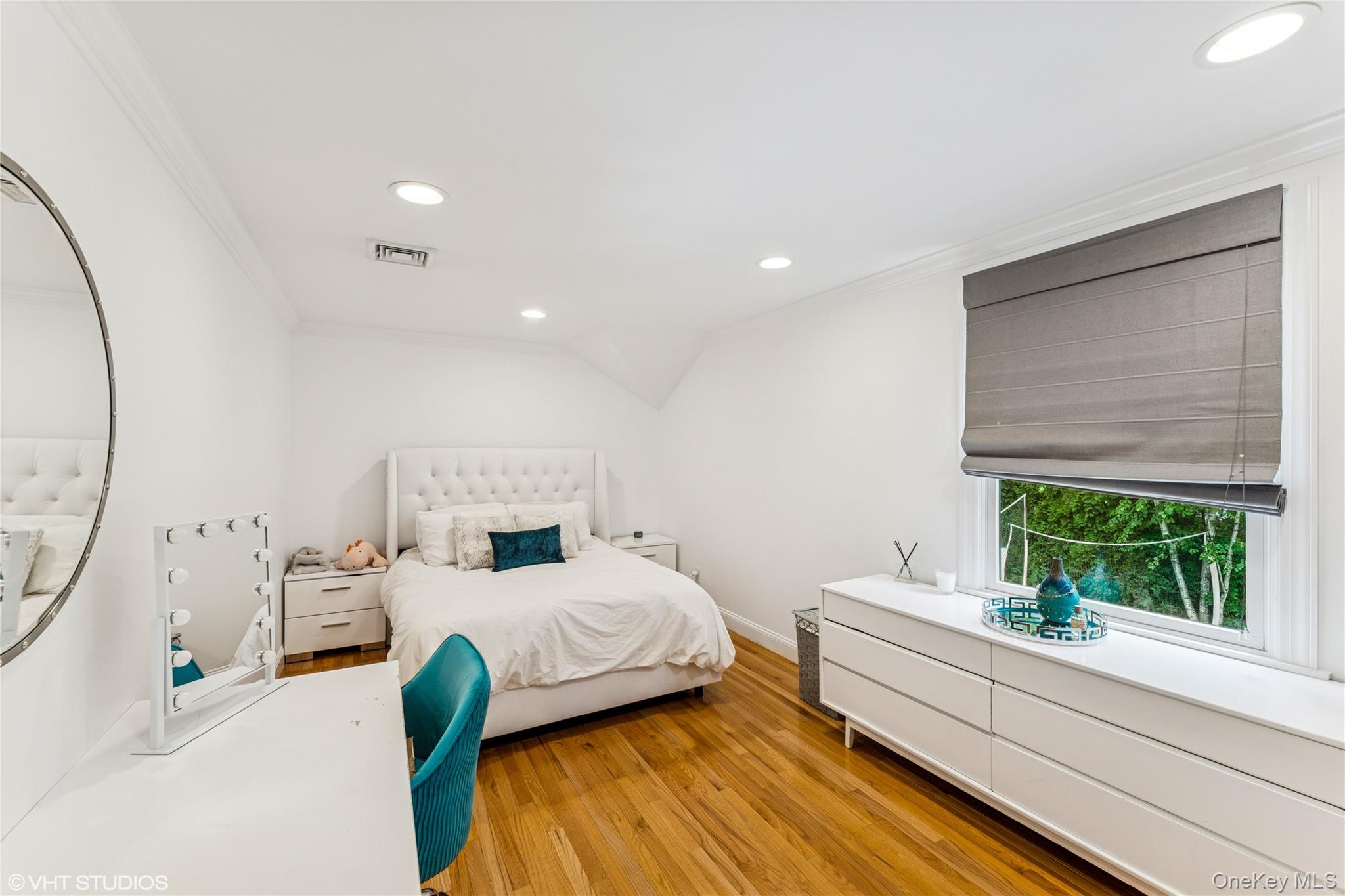 15 Flamingo Road East Hills, NY 11576 - Photo 30 of 41 Bedroom with molding, recessed lighting