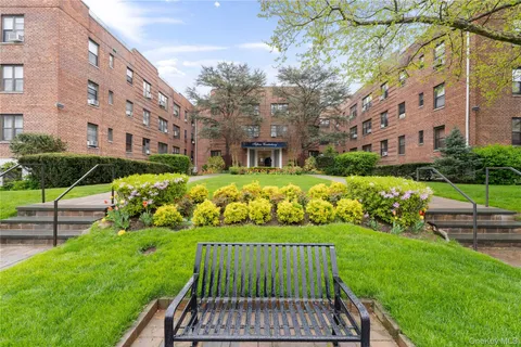 $170,000 | 15 Canterbury Road, Unit C11, Great Neck, NY 11021