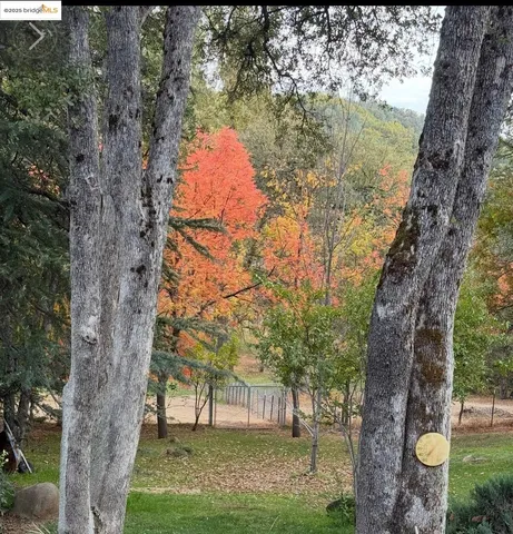 a view of entryway with lake view