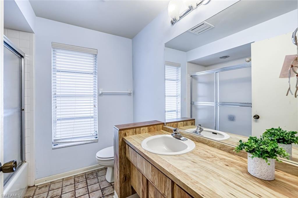 196 Baltusrol Drive Naples, FL 34113 - Photo 15 of 20 Guest bathroom with enclosed tub / shower combo