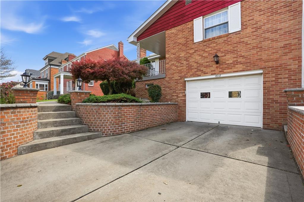 1618 Ridge Avenue Coraopolis, PA 15108 - Photo 2 of 30