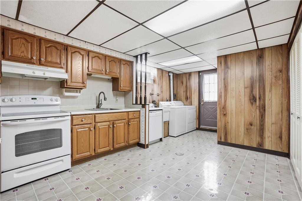 1618 Ridge Avenue Coraopolis, PA 15108 - Photo 24 of 30