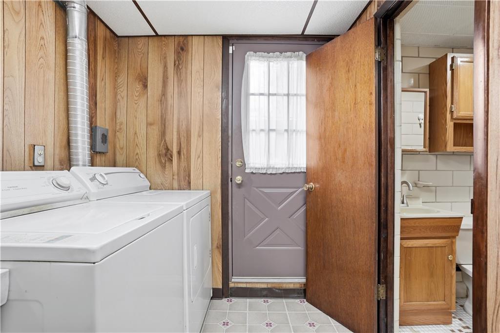 1618 Ridge Avenue Coraopolis, PA 15108 - Photo 26 of 30