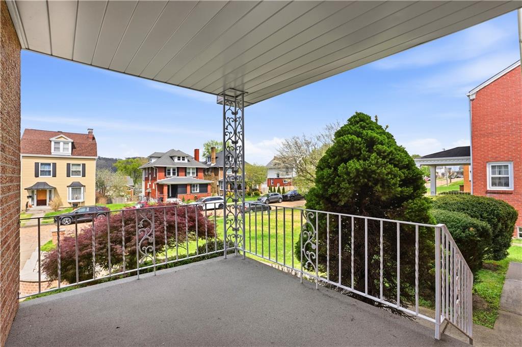 1618 Ridge Avenue Coraopolis, PA 15108 - Photo 3 of 30