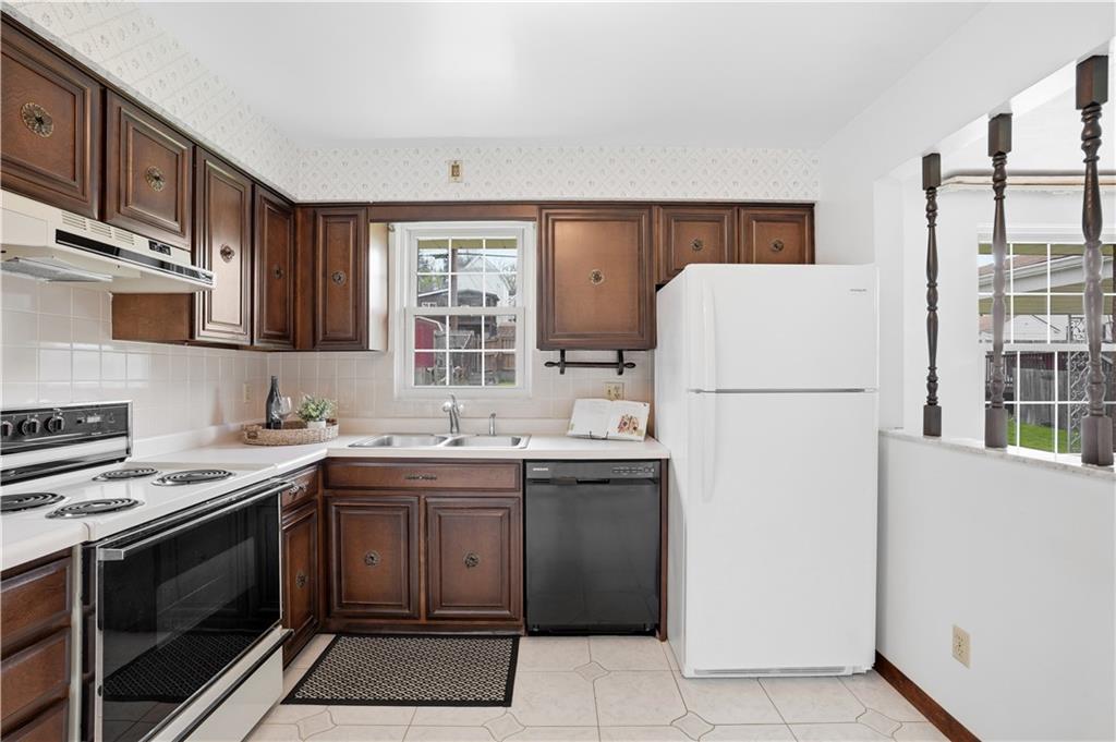 1618 Ridge Avenue Coraopolis, PA 15108 - Photo 9 of 30