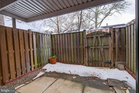 $405,000 | 2800 South Wakefield Street, Unit A, Arlington, VA 22206