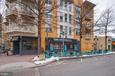 $405,000 | 2800 South Wakefield Street, Unit A, Arlington, VA 22206