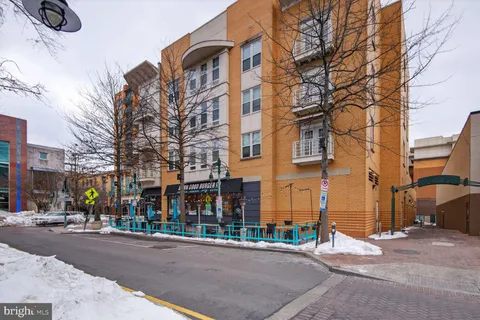 $405,000 | 2800 South Wakefield Street, Unit A, Arlington, VA 22206