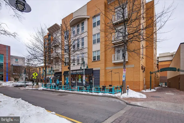 $400,000 | 2800 South Wakefield Street, Unit A, Arlington, VA 22206