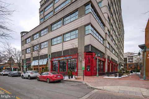 $405,000 | 2800 South Wakefield Street, Unit A, Arlington, VA 22206