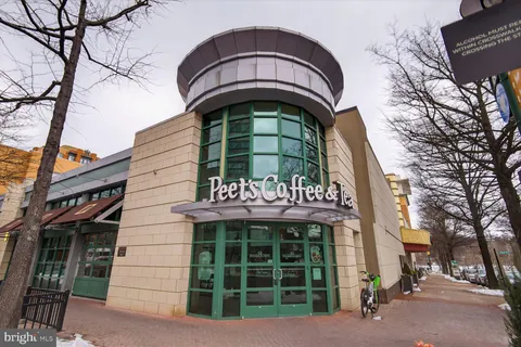 $405,000 | 2800 South Wakefield Street, Unit A, Arlington, VA 22206