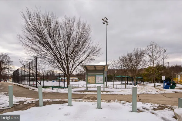 $400,000 | 2800 South Wakefield Street, Unit A, Arlington, VA 22206