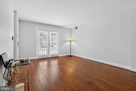 $405,000 | 2800 South Wakefield Street, Unit A, Arlington, VA 22206