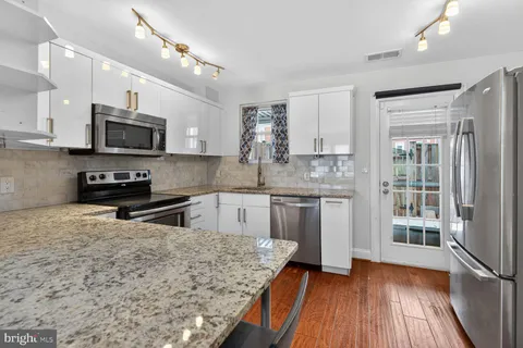 $405,000 | 2800 South Wakefield Street, Unit A, Arlington, VA 22206