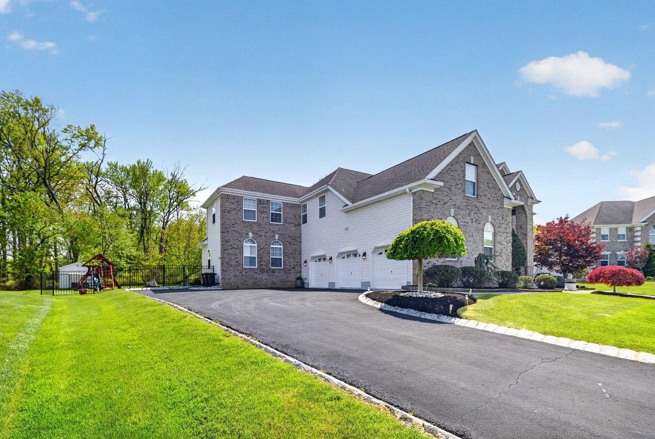 45 Emerald Road Robbinsville, NJ 08691 - Photo 5 of 57 3-car garage