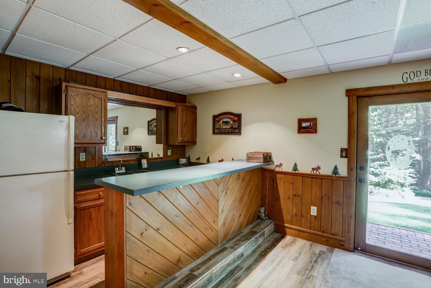 431 Vinemont Road Reading, PA 19608 - Photo 45 of 70 Bar Area