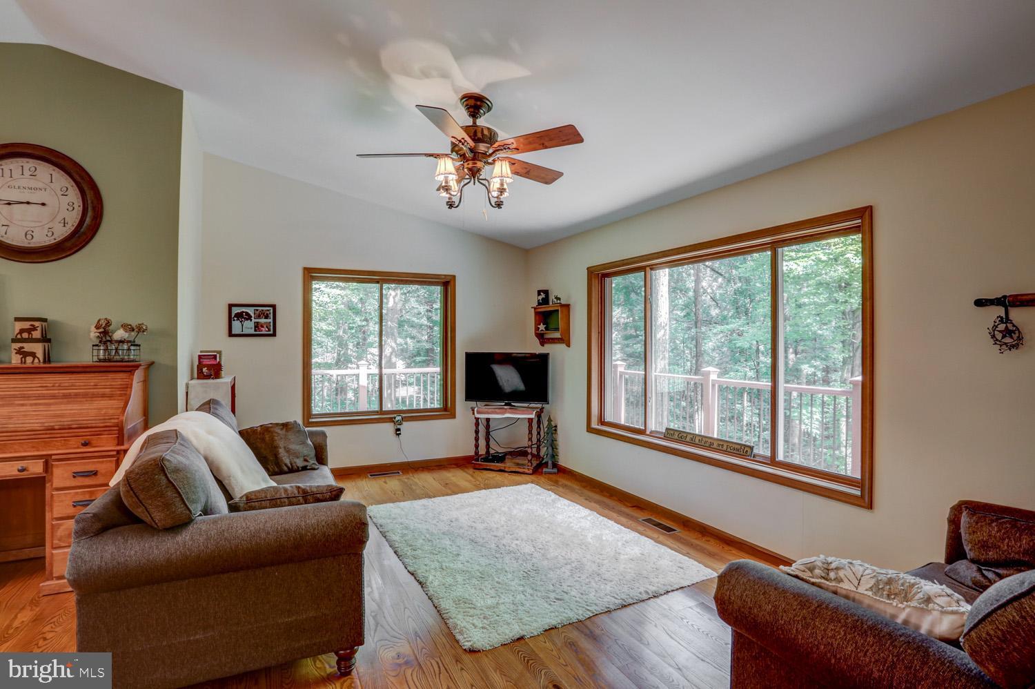 431 Vinemont Road Reading, PA 19608 - Photo 6 of 70 Living Room