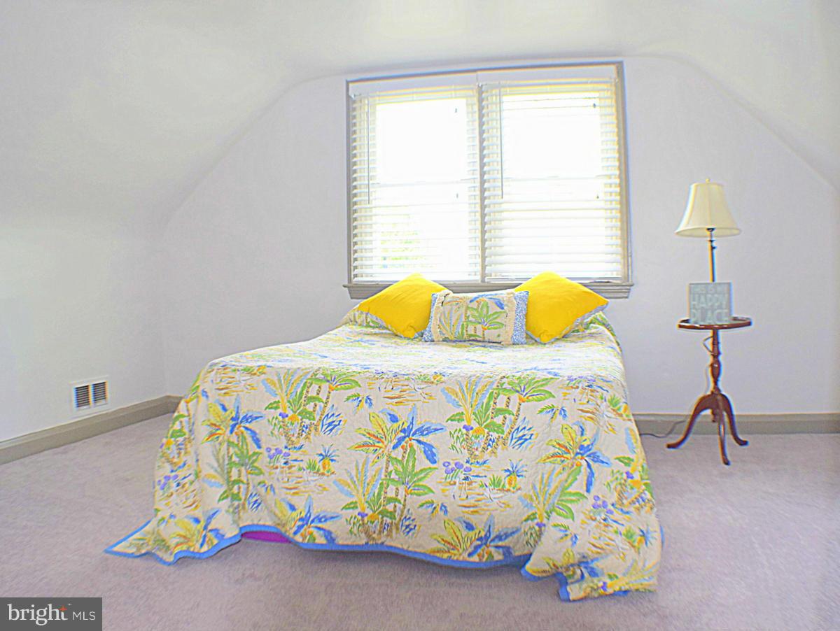 8127 Dalesford Road Baltimore, MD 21234 - Photo 22 of 30 a bedroom with a bed and a table