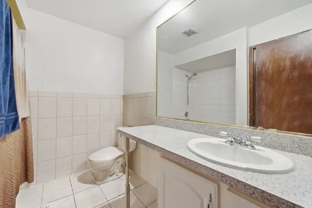 $300,000 | 18941 Cypress Avenue, Country Club Hills, IL 60478