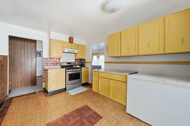 $300,000 | 18941 Cypress Avenue, Country Club Hills, IL 60478