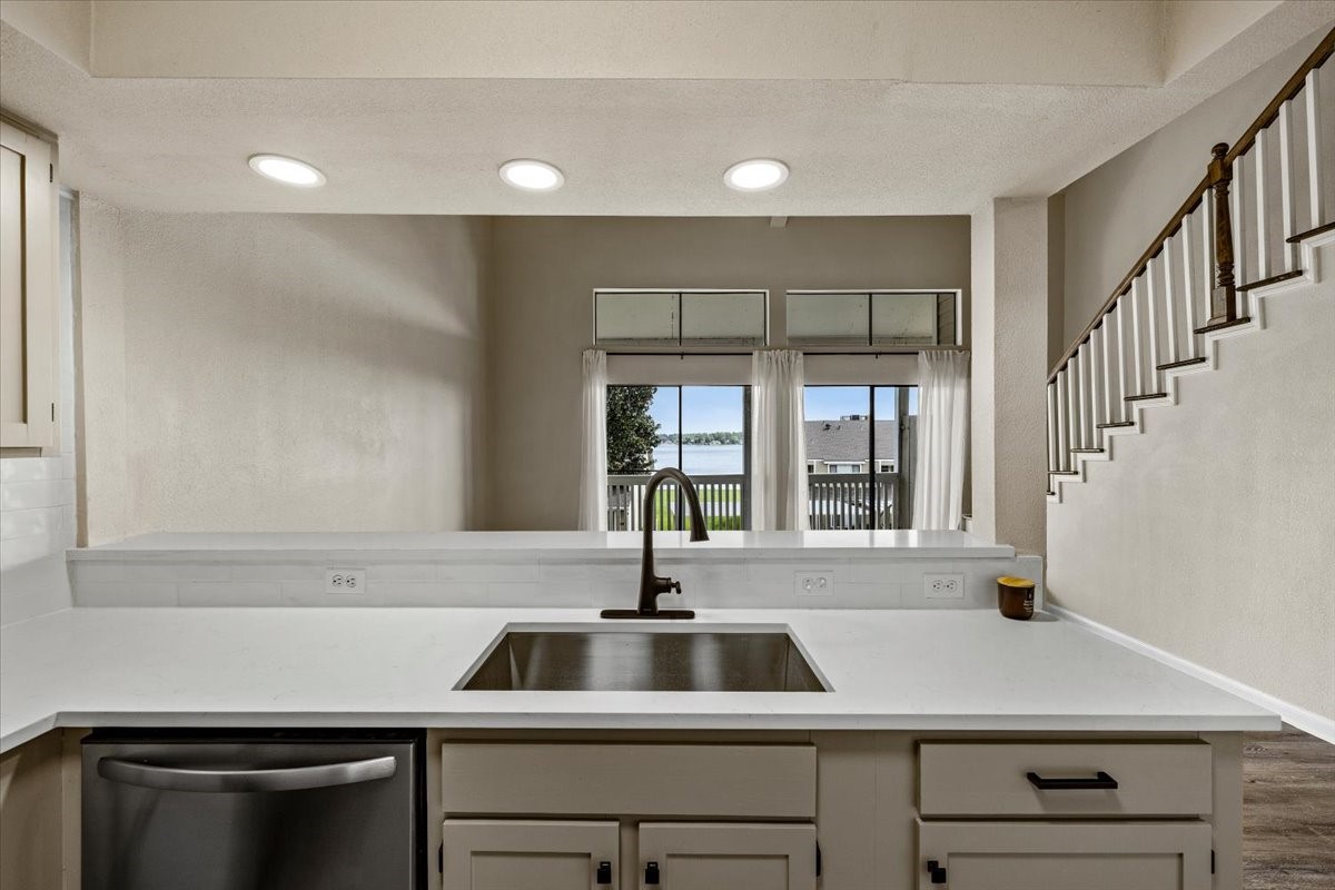 154 April Point Drive South Conroe, TX 77356 - Photo 10 of 23