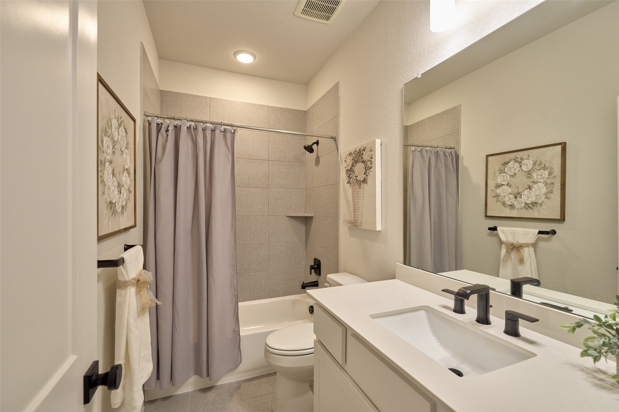10090 South Goshawk Trail Conroe, TX 77385 - Photo 33 of 43 Bathroom on 2nd floor just outside one of the bedrooms on the landing area side. Home is 5 beds with 5.1 baths. Essentially a bathroom for every bedroom plus a powder room. Four bedrooms have en-suite baths with 1 having a full bath just outside the room.