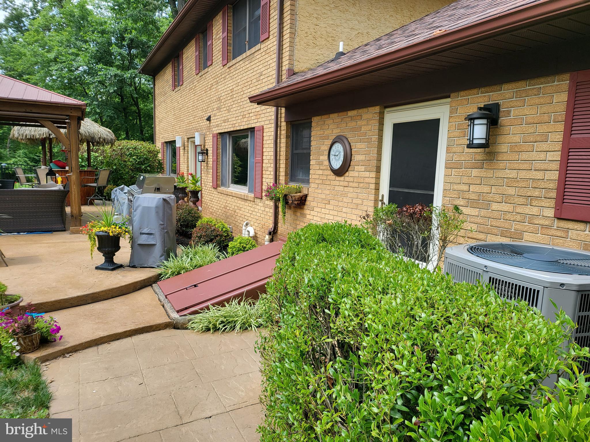 78 7 Stars Road Spring City, PA 19475 - Photo 105 of 117 a front view of a house with garden