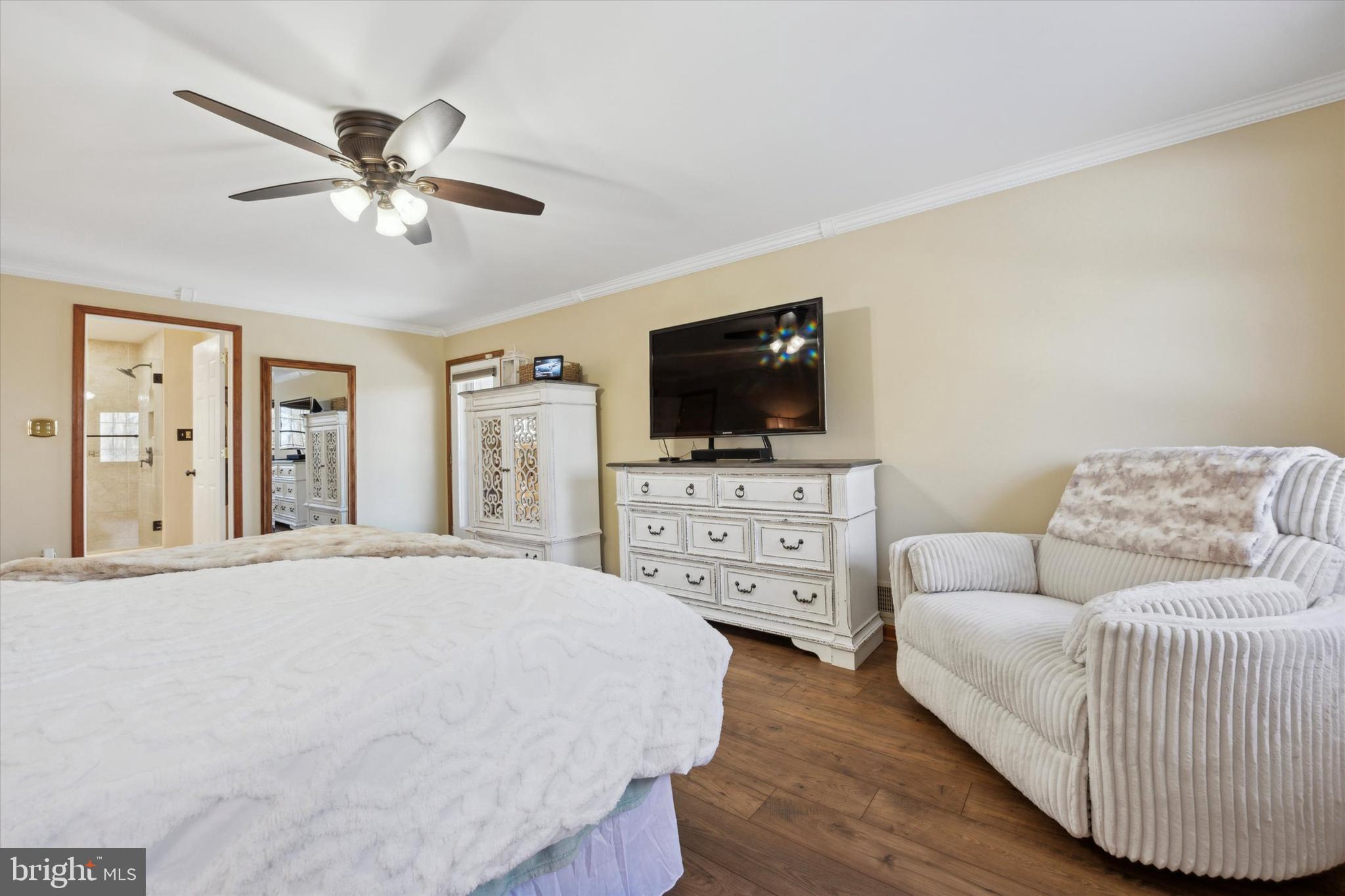 78 7 Stars Road Spring City, PA 19475 - Photo 32 of 117 a living room with furniture and a flat screen tv