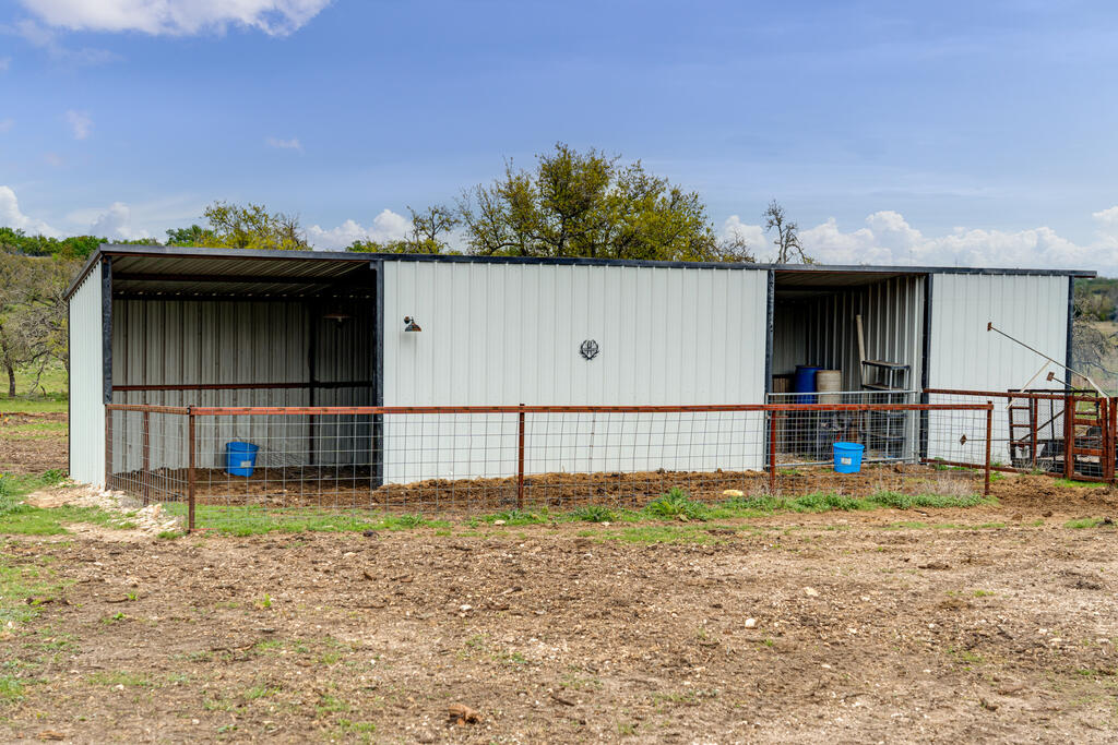 460 Reeves Lane Harper, TX 78631 - Photo 10 of 17 Gallery Image 10