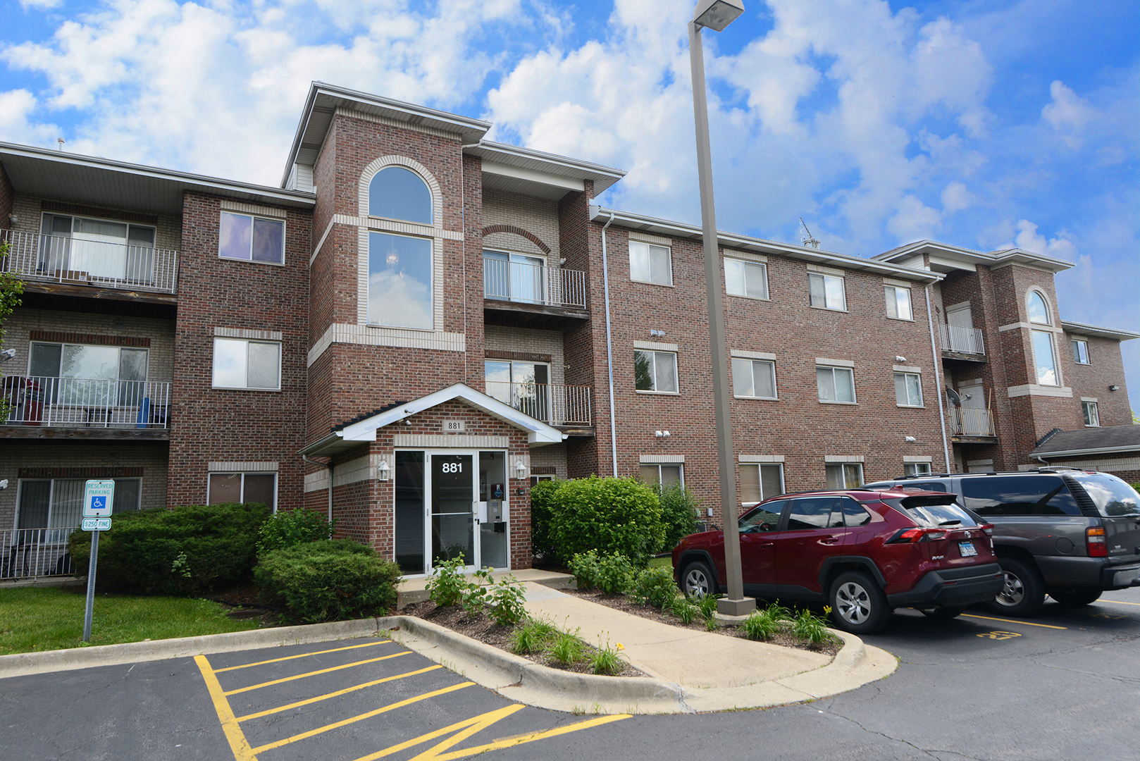 881 North Swift Road, Unit 105 Addison, IL 60101 - Photo 1 of 10 Gallery Image 1