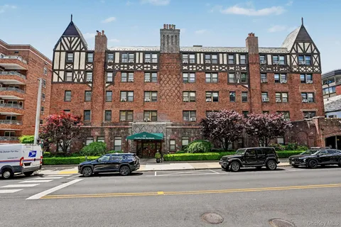 $349,000 | 68 East Hartsdale Avenue, Unit 2L, Hartsdale, NY 10530