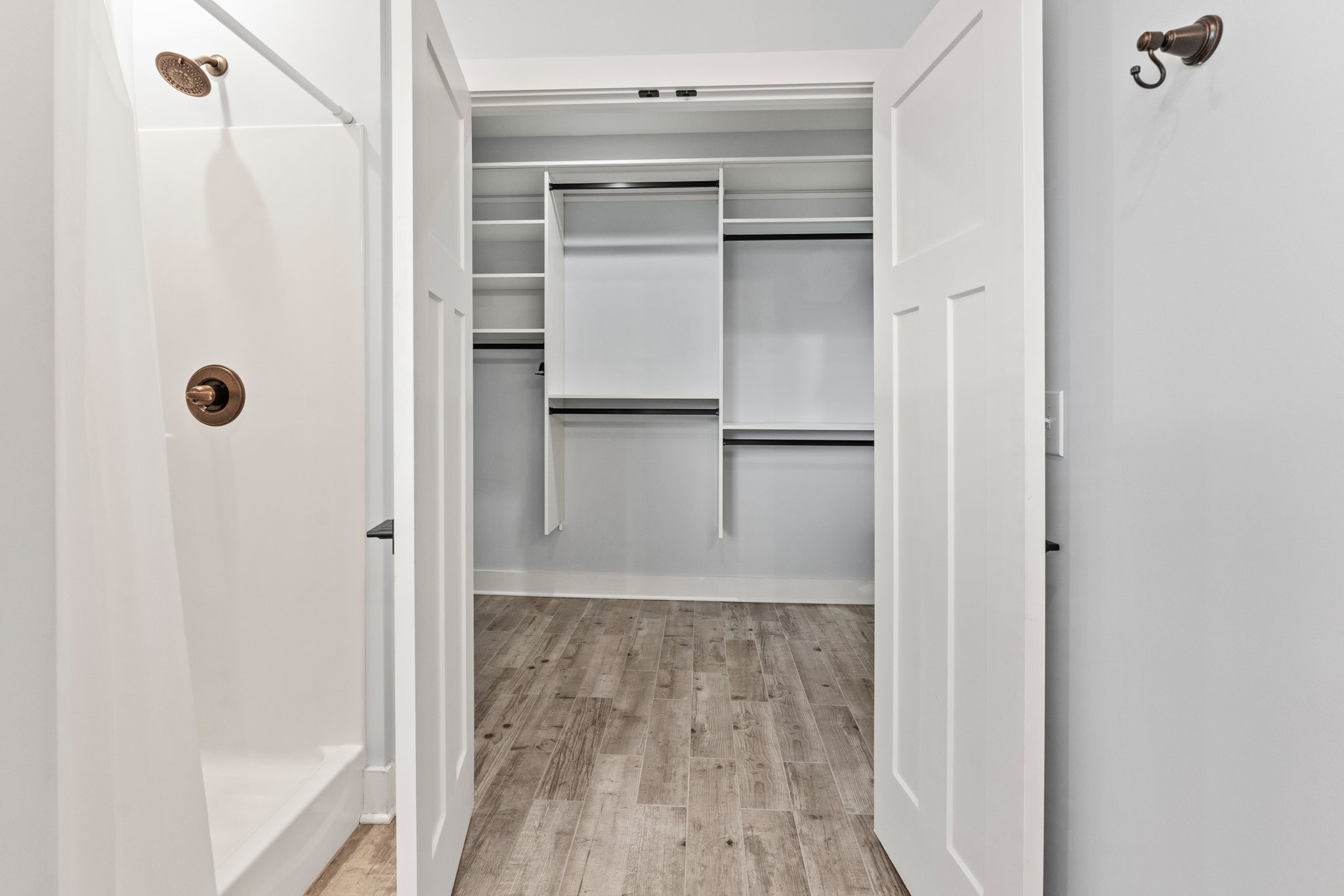 1295 Old Estill Springs Road Winchester, TN 37398 - Photo 20 of 34 a bathroom with a shower