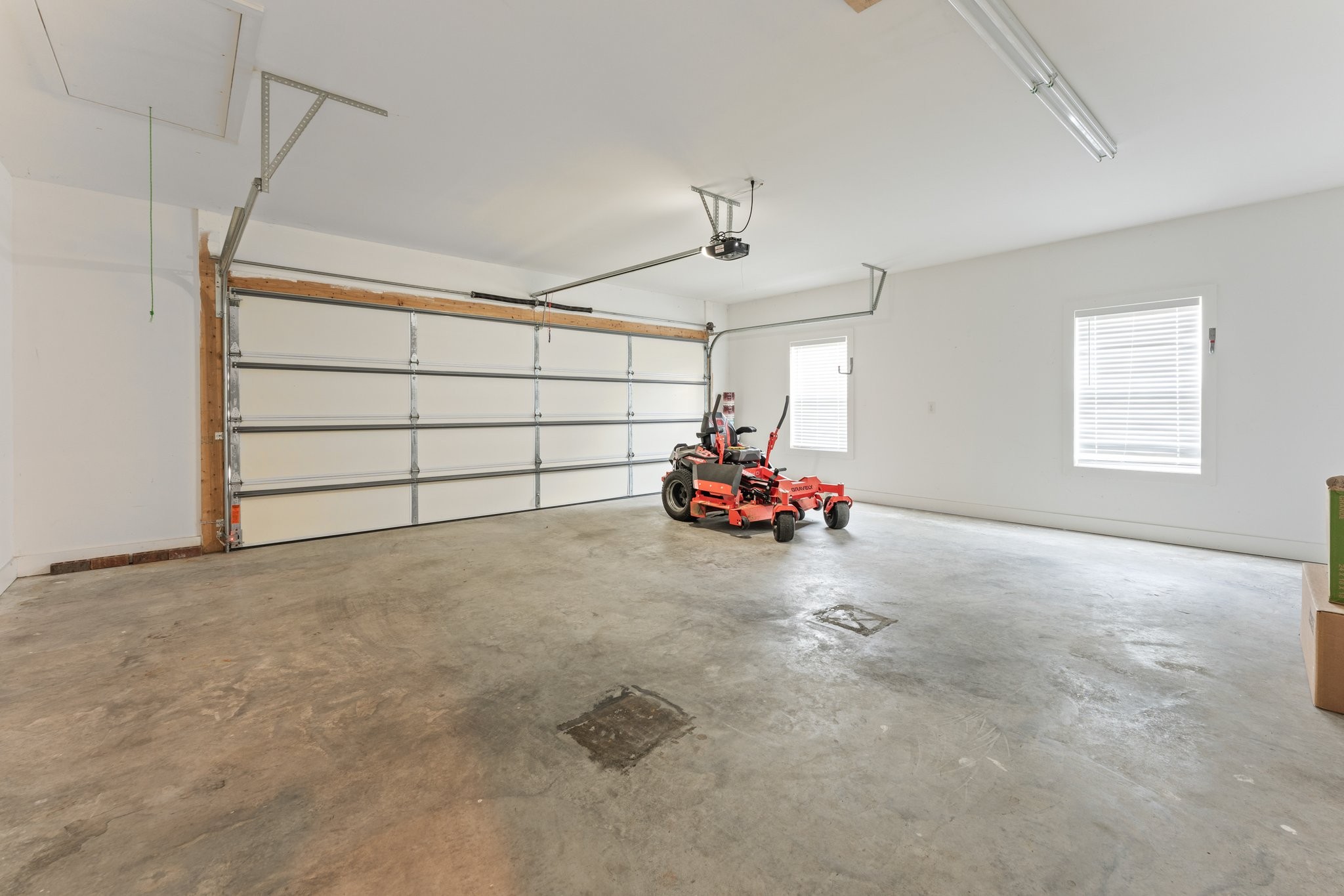 1295 Old Estill Springs Road Winchester, TN 37398 - Photo 28 of 34 a view of a garage