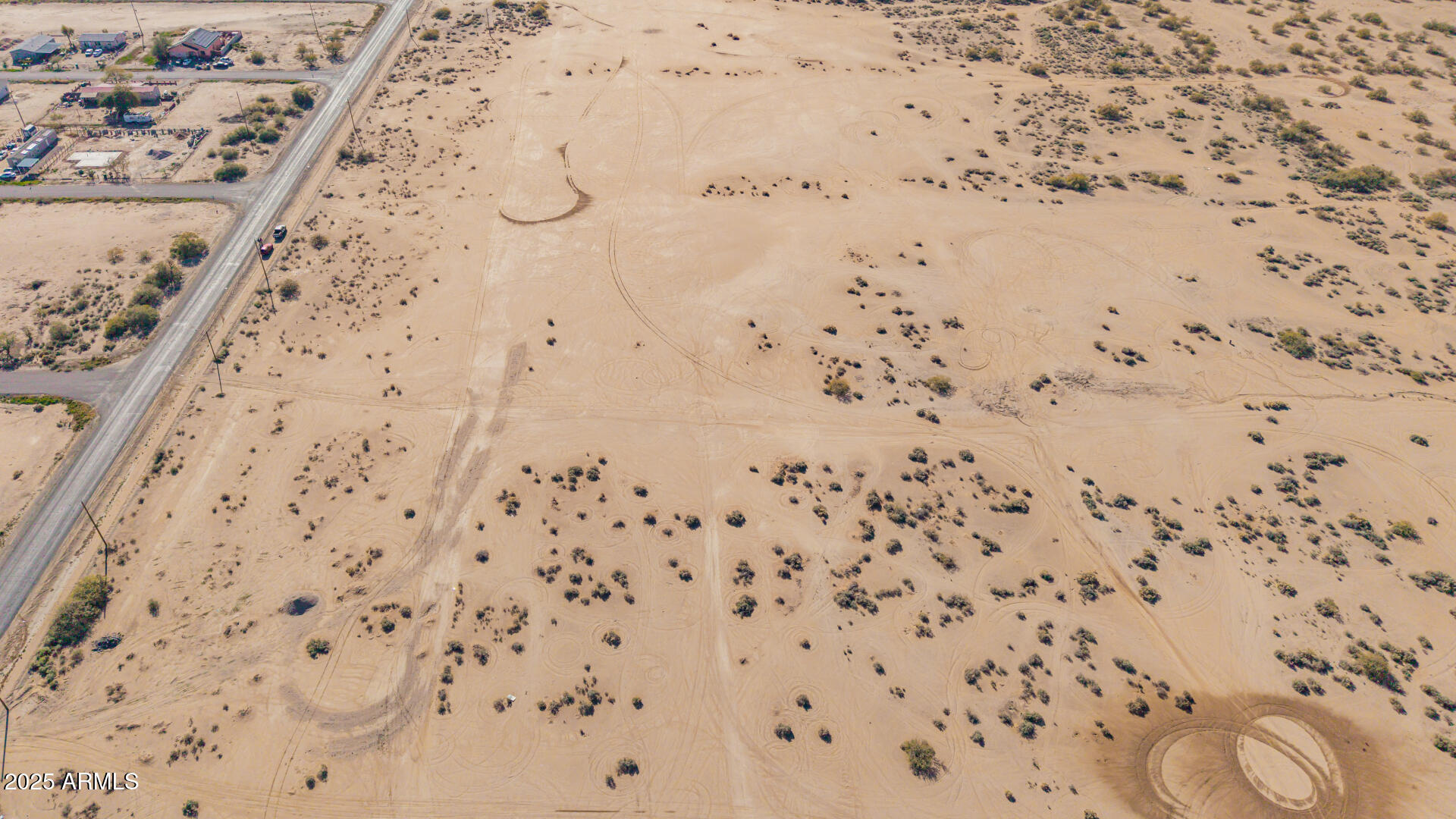 6210 North Valley Road, Unit 1 Eloy, AZ 85131 - Photo 7 of 21 a bathroom with a bathtub and shower