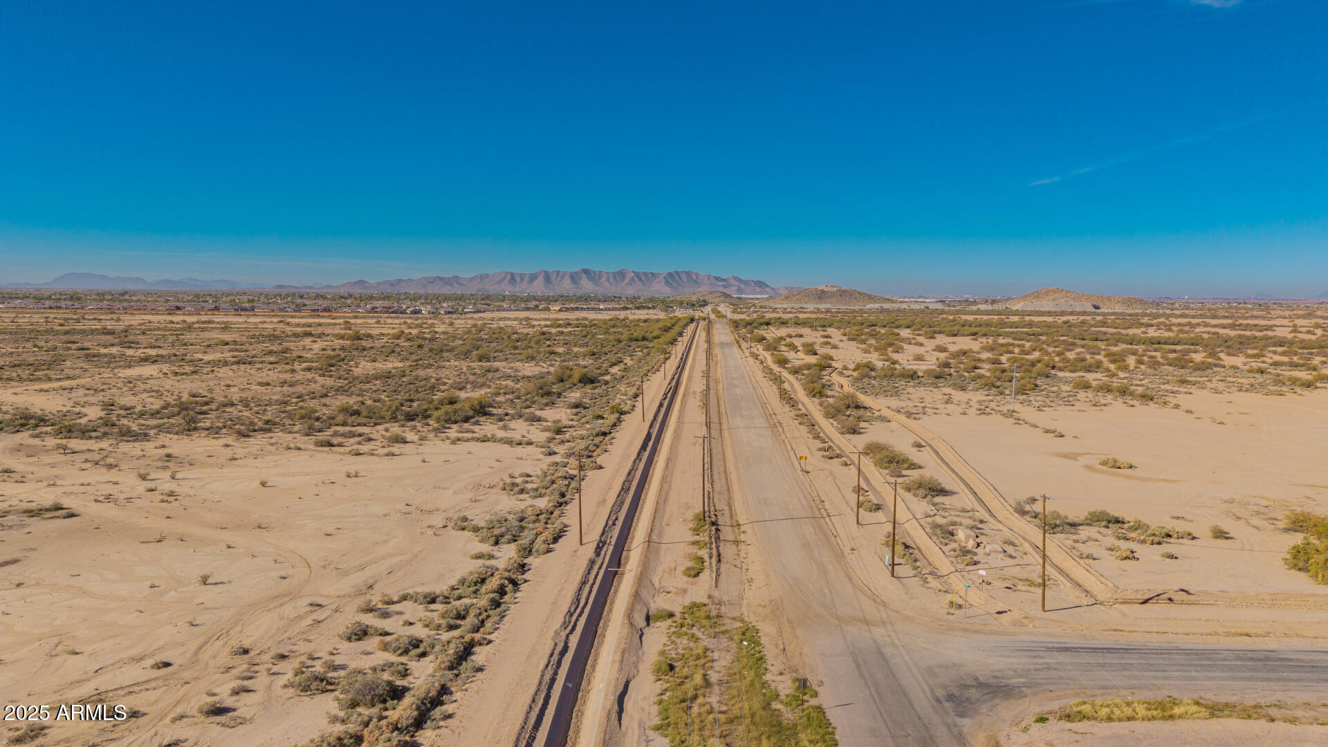 6210 North Valley Road, Unit 1 Eloy, AZ 85131 - Photo 9 of 21 a view of ocean view with wooden floor