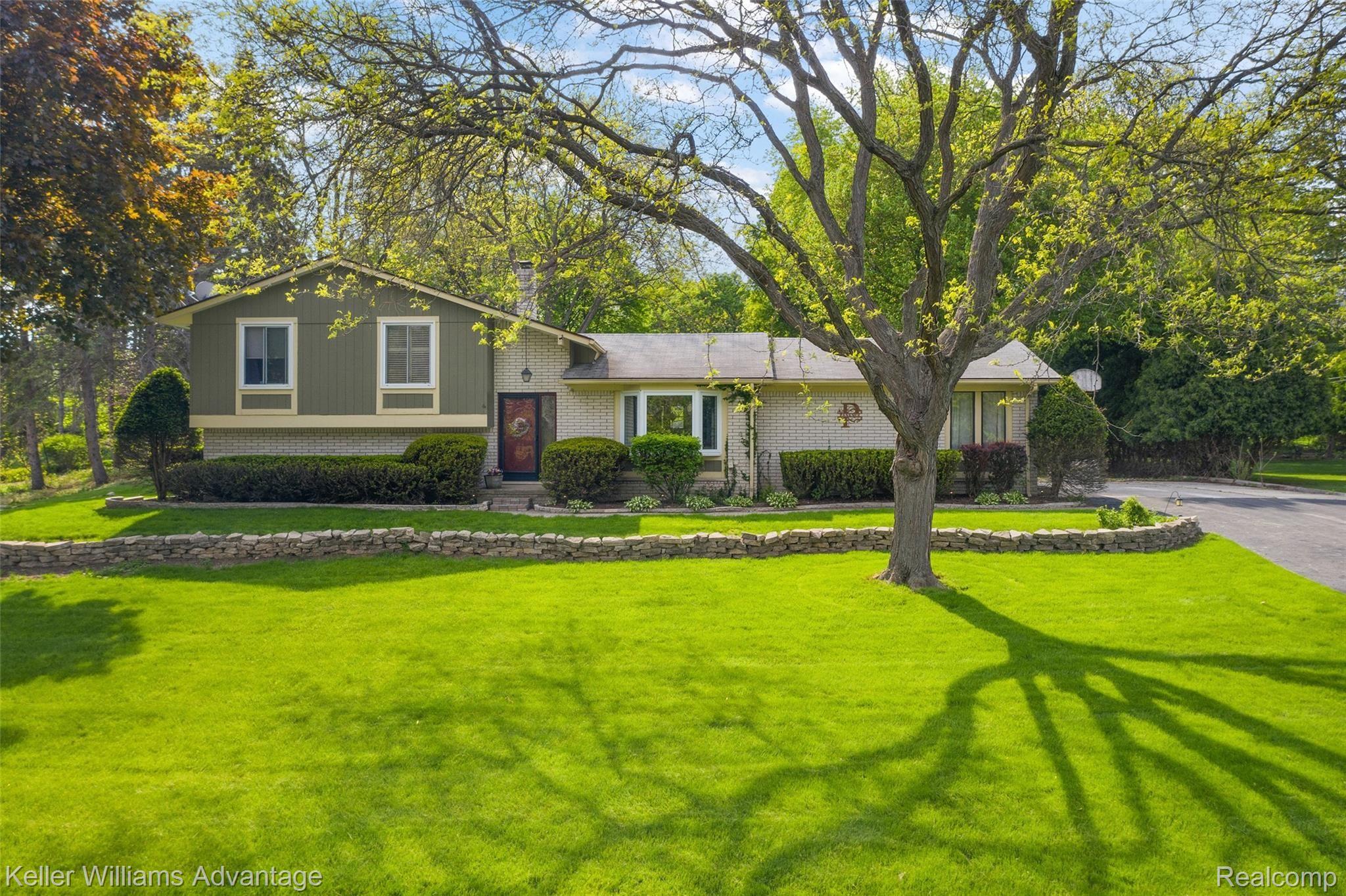 112 East Maryknoll Road Rochester, MI 48309 - Photo 37 of 47 Gorgeous mature trees and lush green grass!